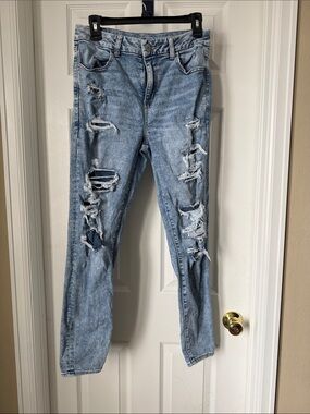 American Eagle Outfitters Light Wash Distressed Skinny Jeans